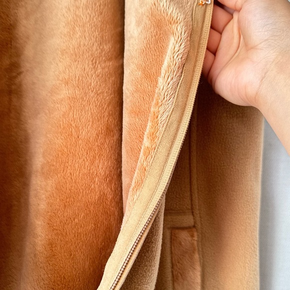 Basic Editions Tan Sleeveless Jacket - Picture 5 of 5